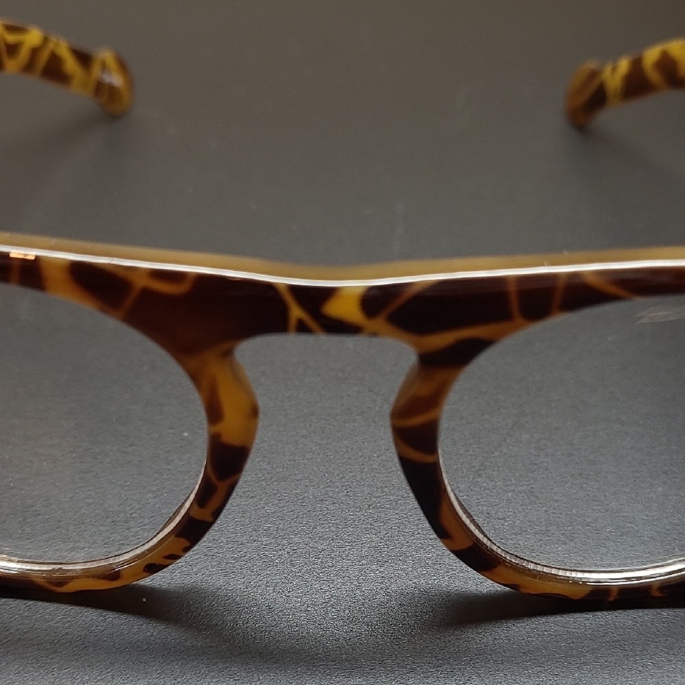 Tortoise Shell Pattern Glasses - Picture 6 of 8